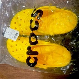 New CROCS Baya Clog in Yellow SIZE 9Womens